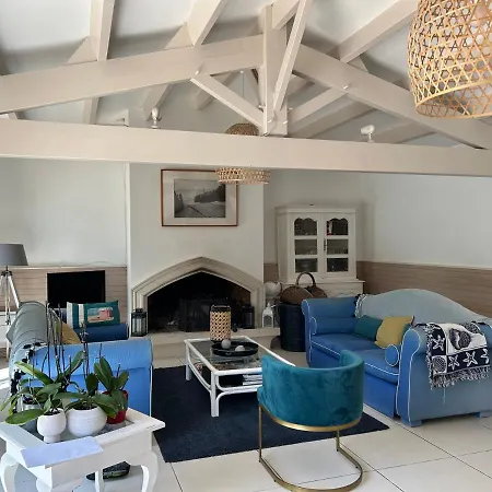 Jolie Maison Avec Piscine A Les Bains