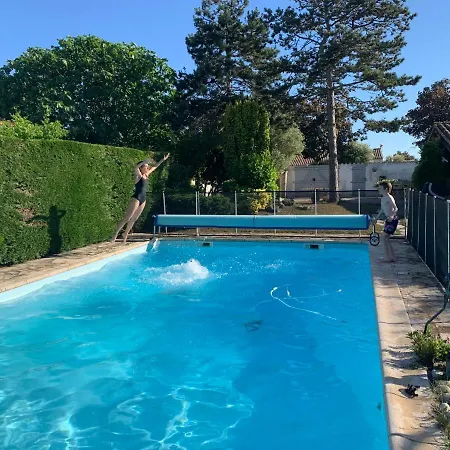 Casa de Férias Jolie Maison Avec Piscine A Les Bains