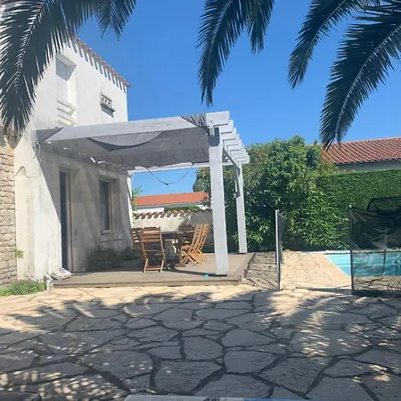 Jolie Maison Avec Piscine A Les Bains * La Brée-les-Bains